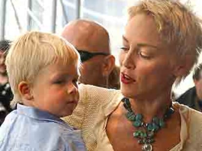 Sharon Stone, con su hijo Roan.