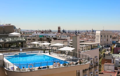 Piscina en la terraza del Hotel Emperador, en la Gran Vía de Madrid, en una imagen cedida por el hotel.