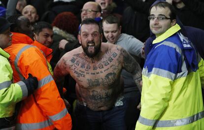 Un aficionado del Leicester, líder por sorpresa de la Premier.