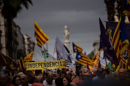 Cientos de personas durante la manifestación convocada por la ANC