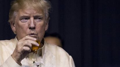 Donald Trump, durante su reunión con el presidente de Filipinas, Rodrigo Duerte, este domingo.