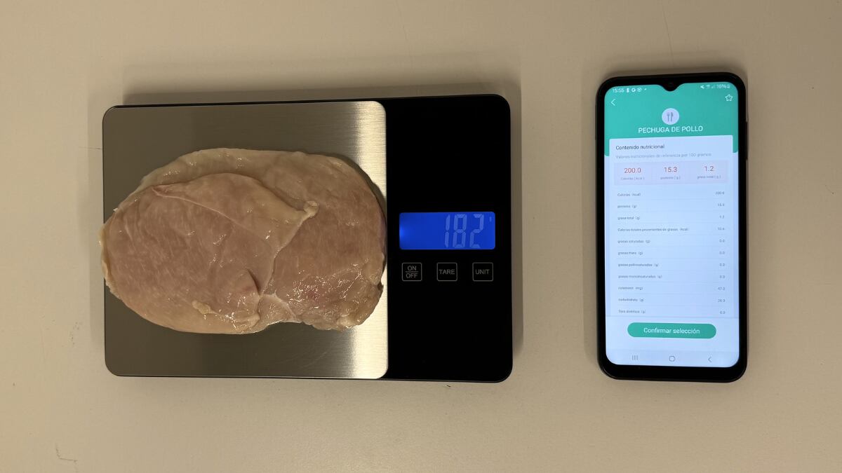 Prueba con la báscula de cocina inteligente de Smartia y su app Ailink.