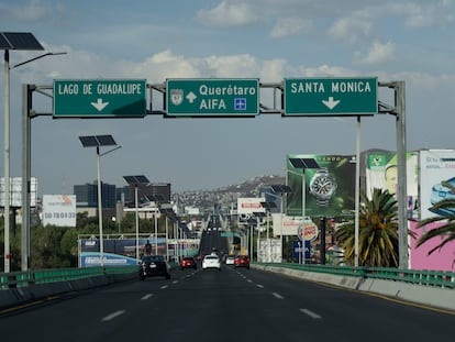 El segundo piso del periférico es una de las rutas más despejadas para llegar al nuevo aeropuerto.