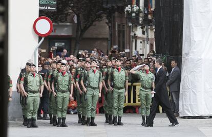 El rey Felipe VI a su llegada al paraninfo de la Universidad de Alcalá de Henares.