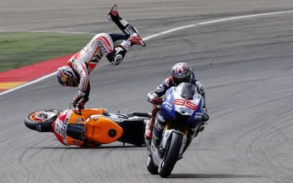 Honda&#039;s Dani Pedrosa suffers a highside behind Yamaha&#039;s Jorge Lorenzo during Arag&oacute;n Grand Prix on Sunday.