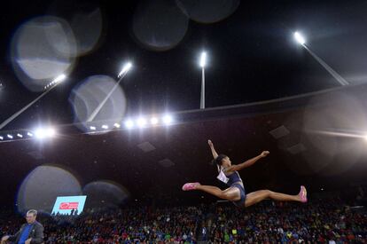TOPSHOTS
France's Eloyse Lesueur competes during the Women's long jump final during the European Athletics Championships at the Letzigrund stadium in Zurich on August 13, 2014.      AFP PHOTO / FABRICE COFFRINI
