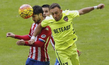 Levante y Sporting cierran la jornada en un duelo clave por la permanencia.