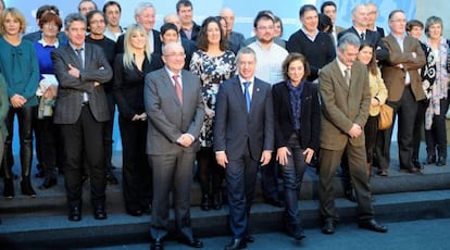 Miembros del Consejo del Euskera, presidido por Iñigo Urkullu, en la reunión celebrada en Vitoria este lunes.