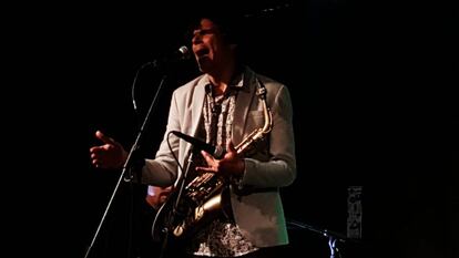 El cantaor y saxofonista Antonio Lizana, durante su concierto en el festival.