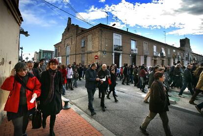 Cientos de personas recorrieron ayer, último día de Portes Obertes, las calles y casas de El Cabanyal.