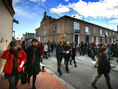 Cientos de personas recorrieron ayer, último día de Portes Obertes, las calles y casas de El Cabanyal.
