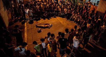 Un consumidor de drogas asesinado el pasado 2 de agosto en Manila.