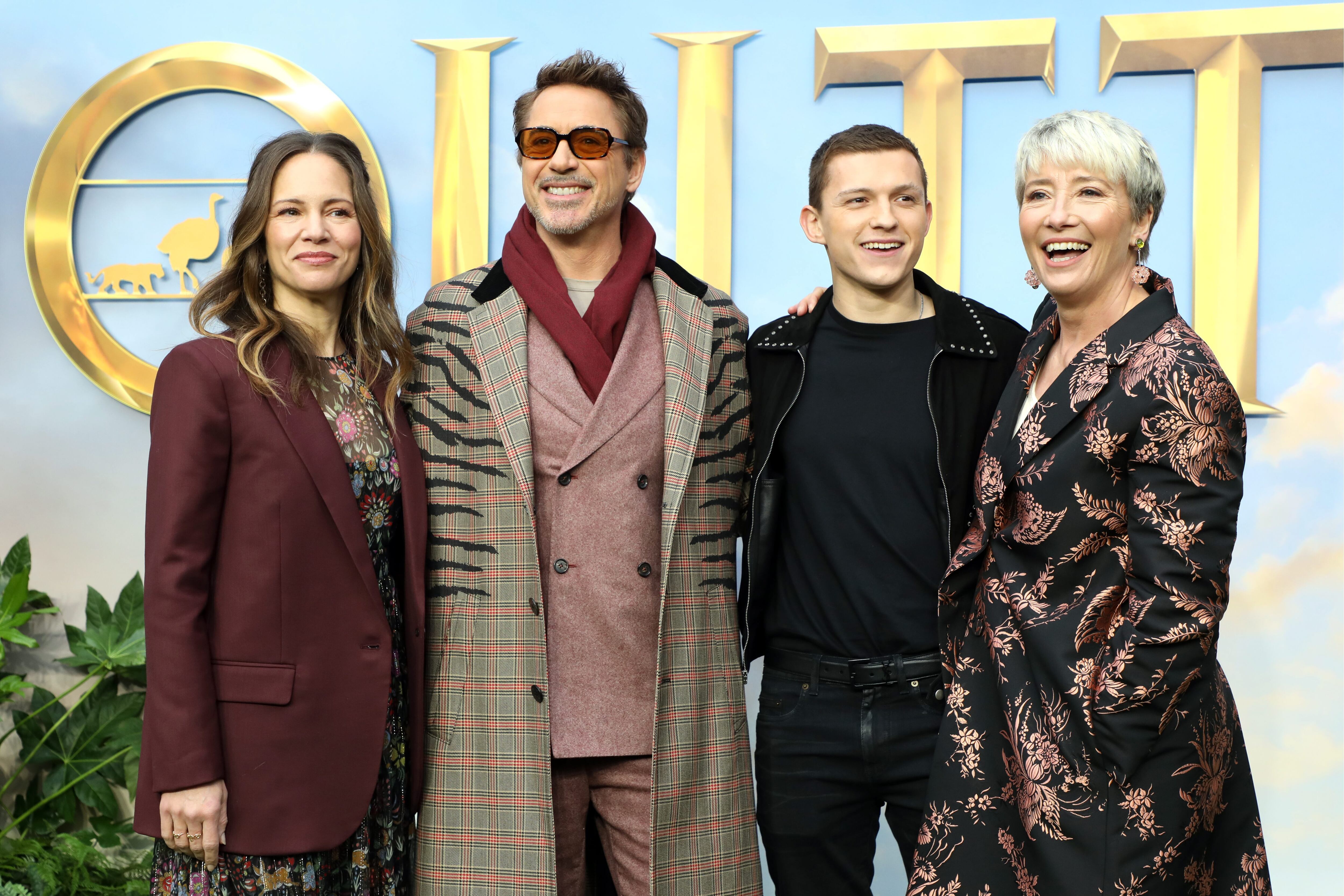 Susan Downey, Robert Downey, Jr., Tom Holland y Emma Thompson en el estreno de 'Dolittle' en Londres.