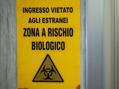 Cartel informativo en el Hospital Oglio Po, en Casalmaggiore, norte de Italia.