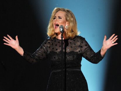 Adele reaparece como gran triunfadora de los Grammy
