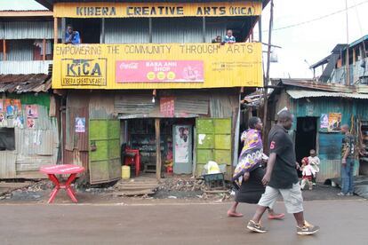 La asociación Kibera Creative Arts se ha convertido en el lugar de reunión de las decenas de artistas que residen en la barriada.