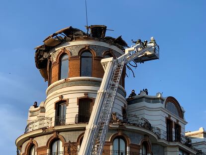 Cpula del edificio de la calle de Alfonso XII que se ha derrumbado en la madrugada de este sbado.