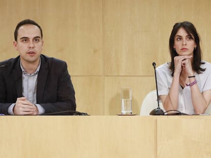 José Manuel Calvo junto a la portavoz municipal, Rita Maestre, durante la rueda de prensa.