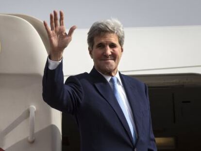 John Kerry, a punto de subir a su avión en Riad.