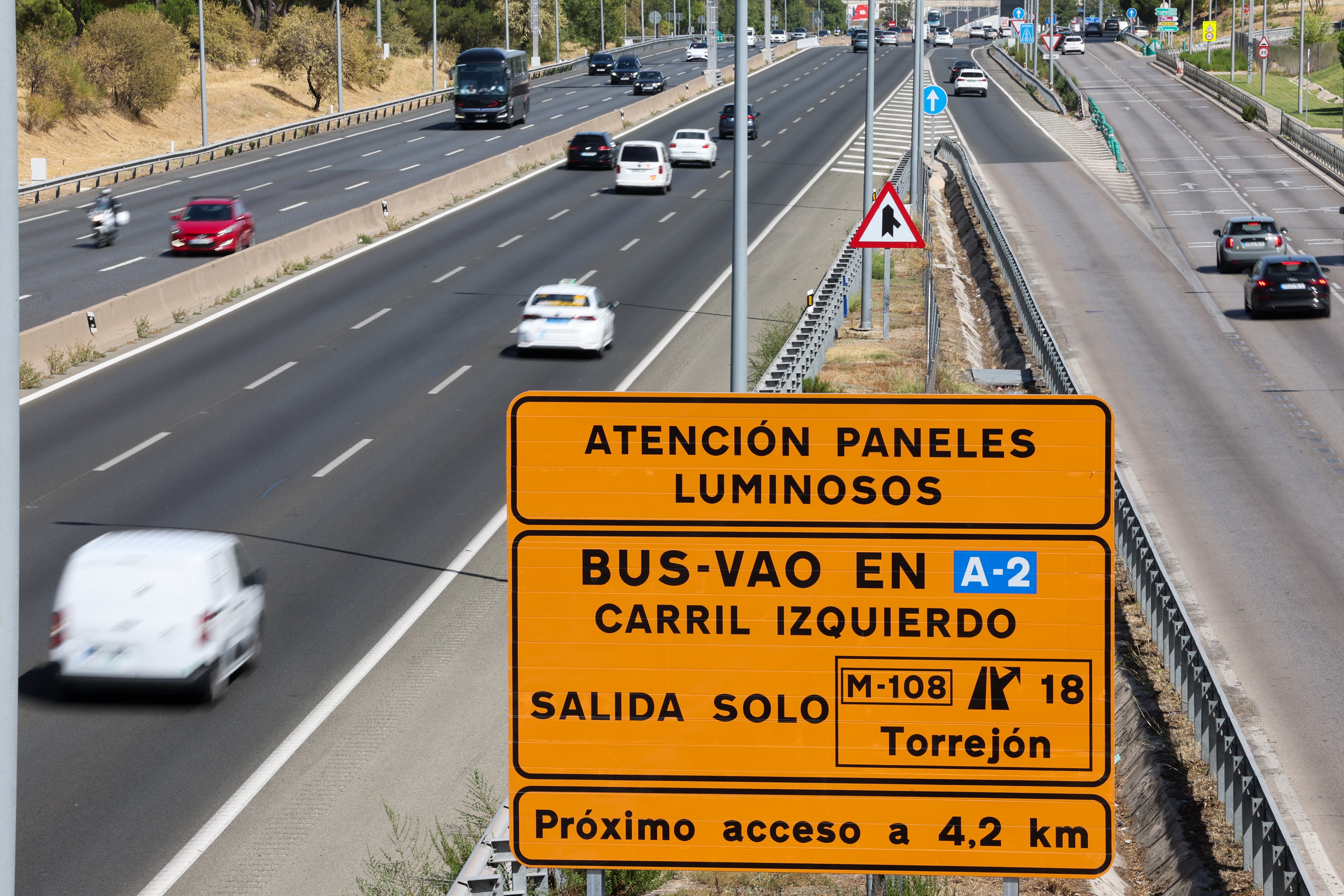 El carril BUS-VAO de la A2 , en Madrid, este miércoles.