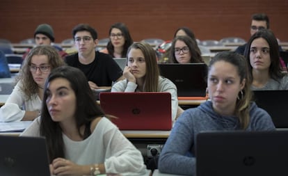 Estudiantes en una clase de la Universidad de Valencia.