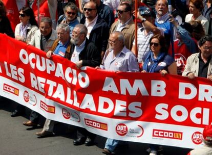 Los líderes sindicales de UGT y CCOO encabezan la manifestación por las calles de Valencia
