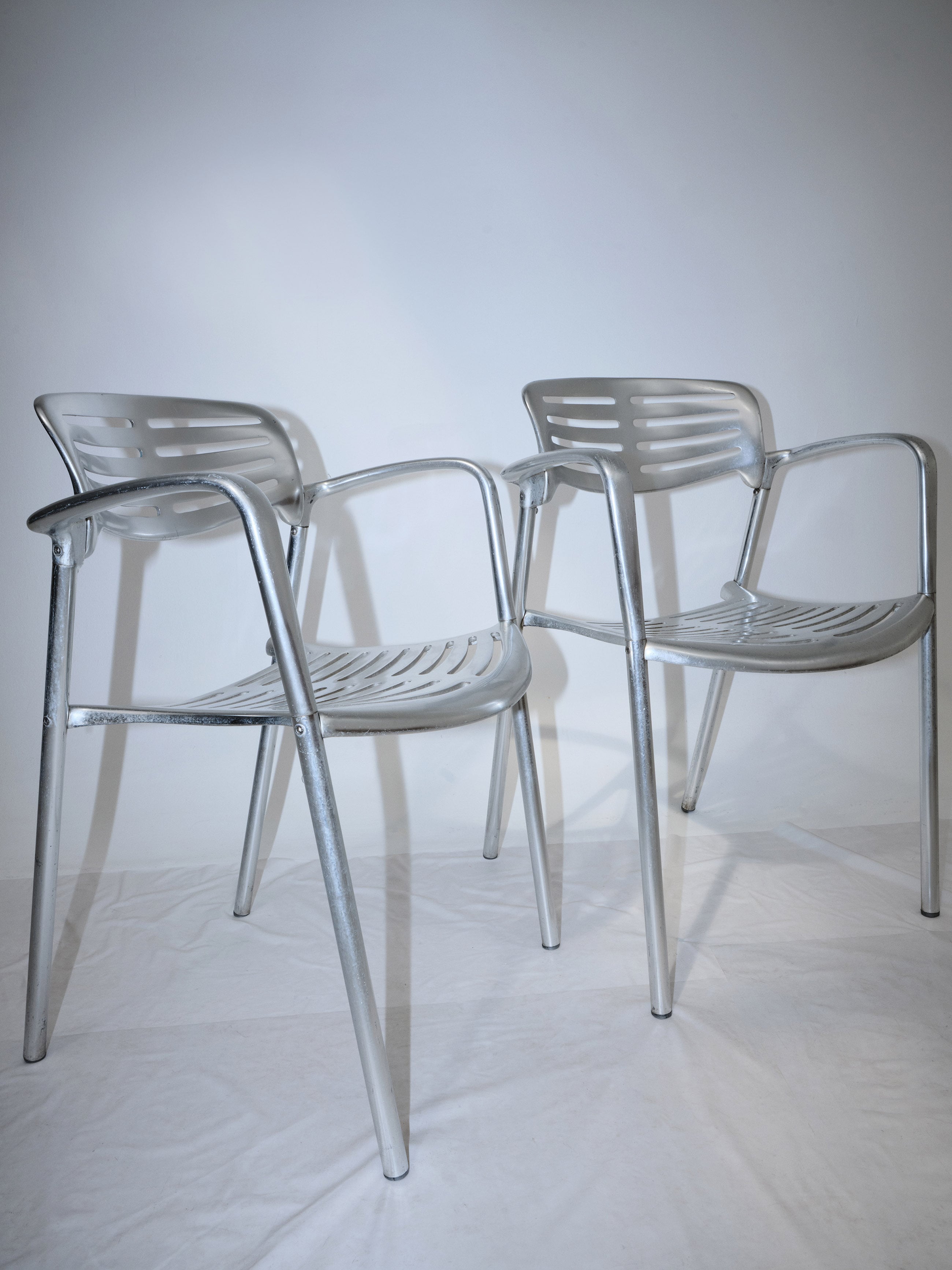 Una silla llamada Toledo: cómo este diseño español de aluminio conquistó el mundo