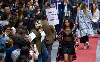 Manifiesta es una de las marcas de ropa integradas por excombatientes de las Farc en Colombia.