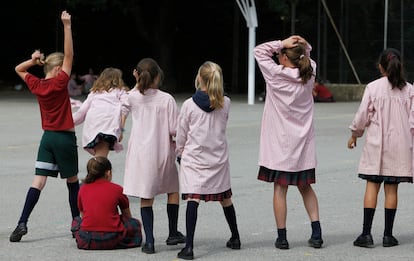 Alumnas de la escuela La Vall, en Bellaterra, Barcelona, en una imagen de archivo.