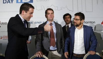 Los representantes del PP, PSOE, Ciudadanos y Podemos, Teodoro García, Manuel de la Rocha, Iván Ayala y Antonio Roldán (de izquierda a derecha), en el foro Spain Investors Day, el 12 de abril de 2016 en Madrid.