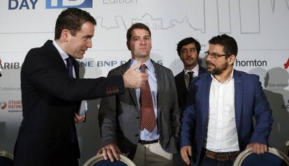 Los representantes del PP, PSOE, Ciudadanos y Podemos, Teodoro Garc&iacute;a, Manuel de la Rocha, Iv&aacute;n Ayala y Antonio Rold&aacute;n (de izquierda a derecha), en el foro Spain Investors Day, el 12 de abril de 2016 en Madrid. 