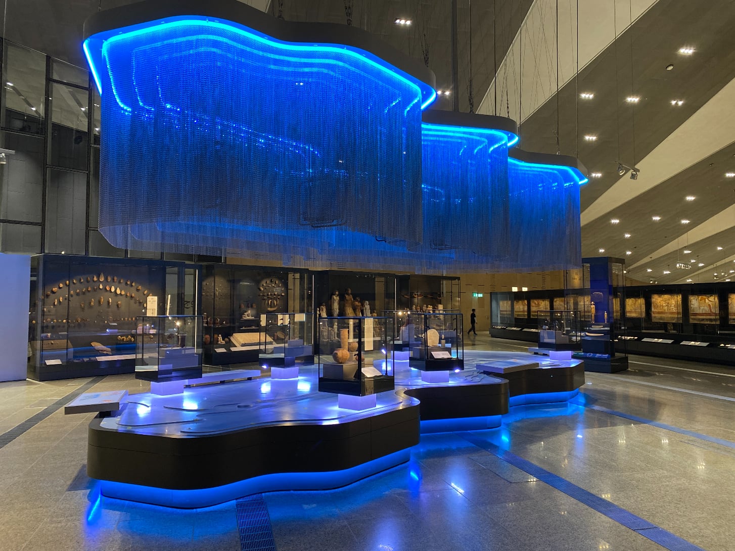 Galerías principales del Gran Museo Egipcio en Giza (El Cairo).