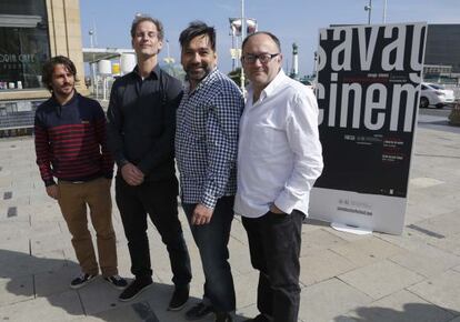 Sancho Garcia, Phillip Manderla, Sophokles Tasioulis y José Luis Rebordinos, en el exterior del Victoria Eugenia para presentar la sección Savage Cinema.
 