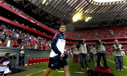 Ernesto Valverde durante el primer entrenamiento, a puerta abierta, en el nuevo San Mamés.