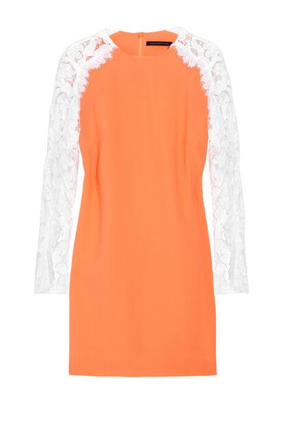 De Christopher Kane. En color mandarina, de seda y algodón y con mangas de blonda. Precio: 995 euros.