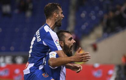 Baptistao celebra el gol del Espanyol con Borja Iglesias.