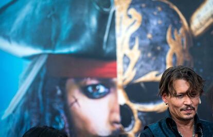 Johnny Depp protagonistas de Piratas del Caribe, de Disney, película que podría haber sido raptada.