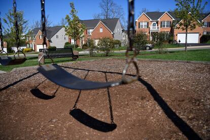 Un columpio solitario en un parque en Virginia (EE UU)