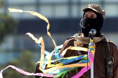 El líder rebelde, durante un discurso en 2001 ante numerosos estudiantes universitarios.