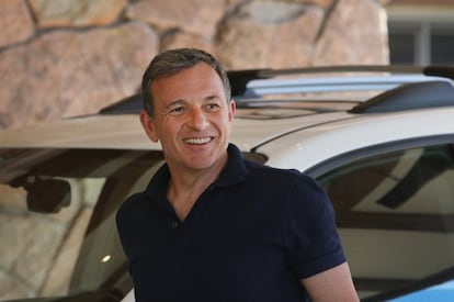 Robert A. Iger (Long Beach, Nueva York, 1951), presidente y consejero delegado del grupo estadounidense de medios de comunicación y entretenimiento Disney, llega a la cita anual en Sun Valley. Iger es el artífice de la adquisición de Pixar en 2006 y en 2012 de Lucasfilm. Su carrera ha estado ligada a Disney desde 1999.