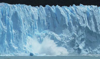 Parte de la pared norte del glaciar Perito Moreno en Parque Nacional Los Glaciares, parte de la Patagonia campo de hielo sur, en la provincia de Santa Cruz, Argentina.