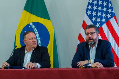 Mike Pompeo e Ernesto Araújo no dia 18, em Boa Vista.