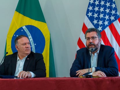 Mike Pompeo e Ernesto Araújo no dia 18, em Boa Vista.