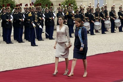 Letizia con Segolene RoyaI, ministra de Ecología y madre de los hijos de Hollande.