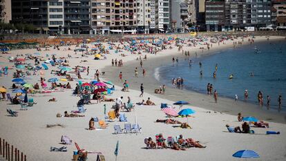 Playa de Silgar, en el centro de la localidad de Sanxenxo en Galicia.
