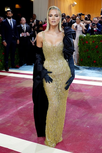 Khloé Kardashian, muy elegante de Moschino.