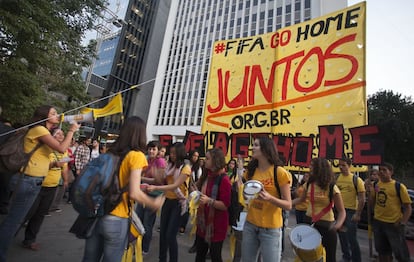 Um dos protestos contra a Copa do Mundo, em São Paulo.