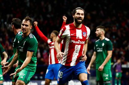 Felipe Augusto celebra haber marcado el gol del Atlético de Madrid frente al Osasuna.