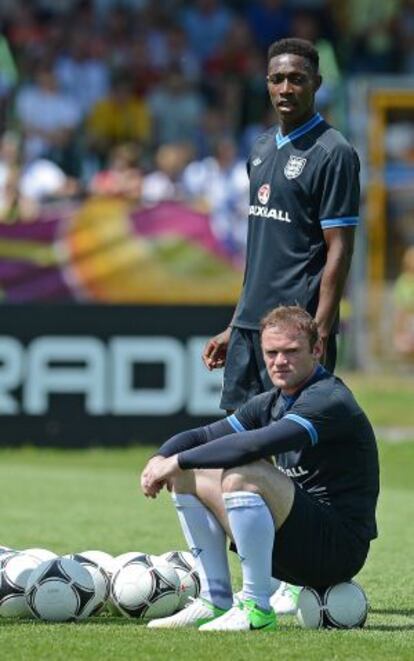 Welbeck y Rooney, en un entrenamiento.