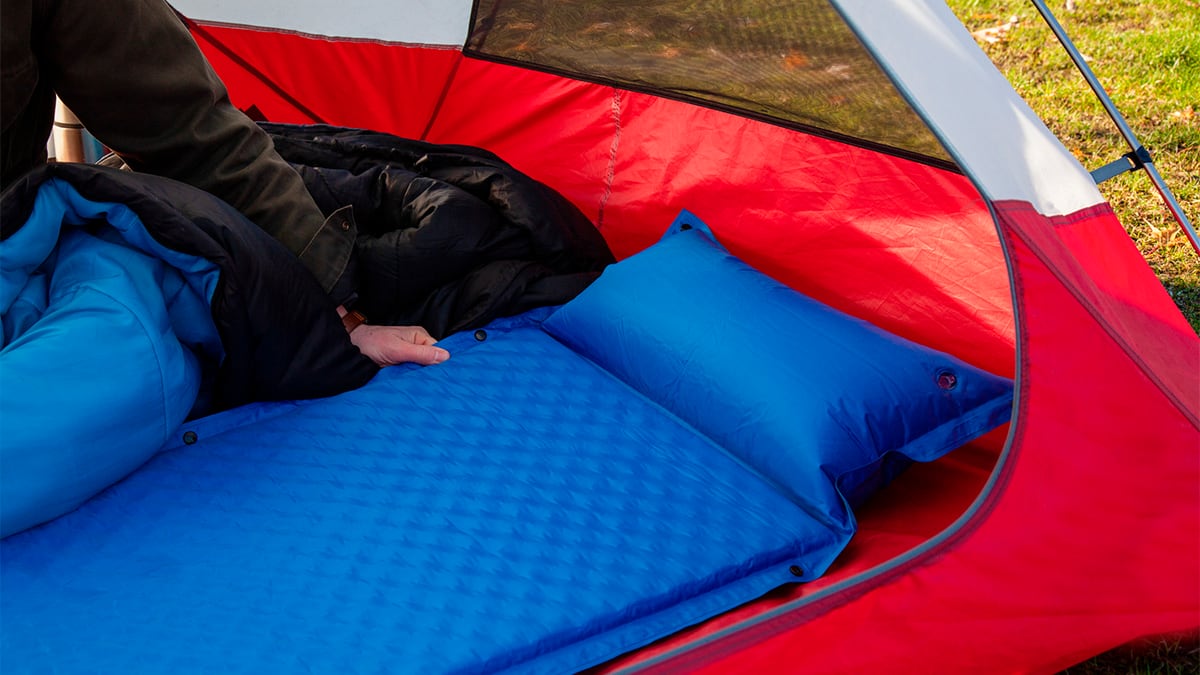 Así es la colchoneta para camping más vendida de Amazon: autoinflable, impermeable y ultraligera